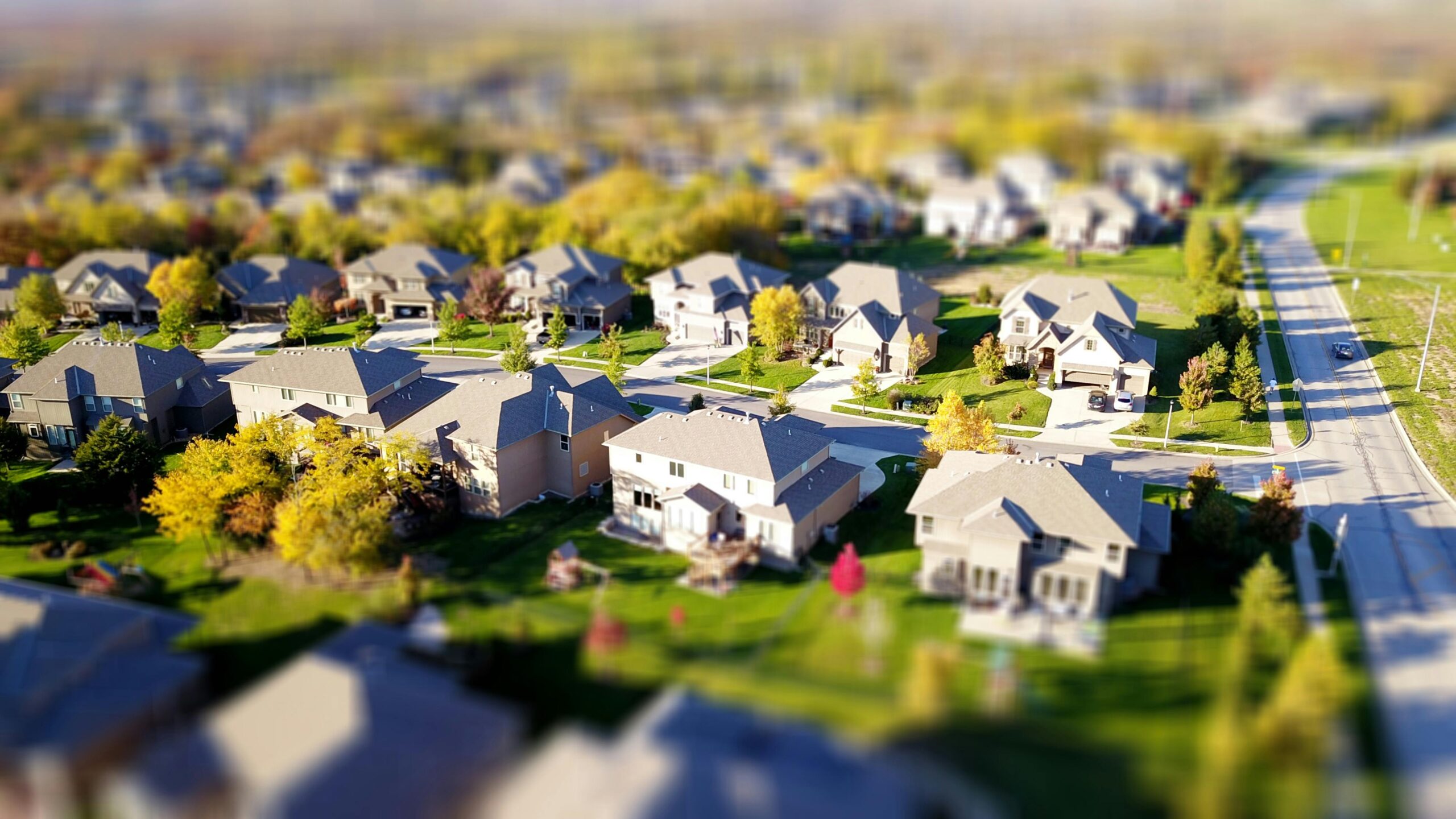 Housing estate. Leading Institutionally backed owner Turns to an AI-Driven Predictive Model to Raise Stickiness Scores and Find the Right Residents. How Pinpoint Pricing Helps Boost Resident Retention
